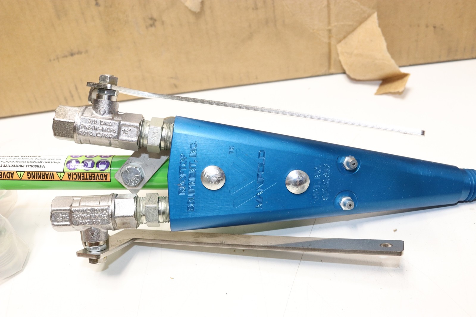 Patriot Jr V-Manifold Short Handled Two-Part Adhesive Applicator Tool Roofing