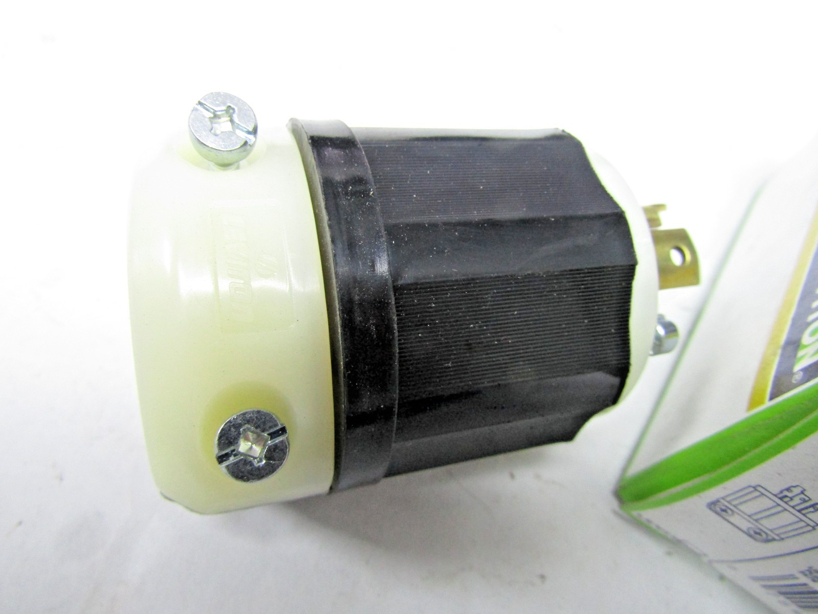 ✌️NEW LEVITON 2711 30 AMP 125/250V NEMA L14-30P 3 POLE 4 WIRE LOCKING PLUG
