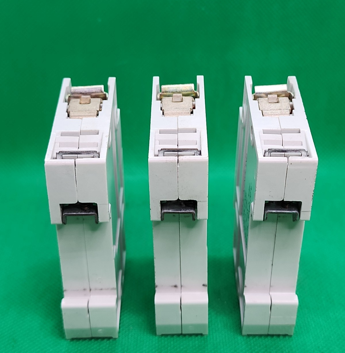 3x – MK TYPE 3 6A (2) & MK TYPE 2 6A (1) 1 POLE 240V CIRCUIT BREAKERS [3RE4-1]
