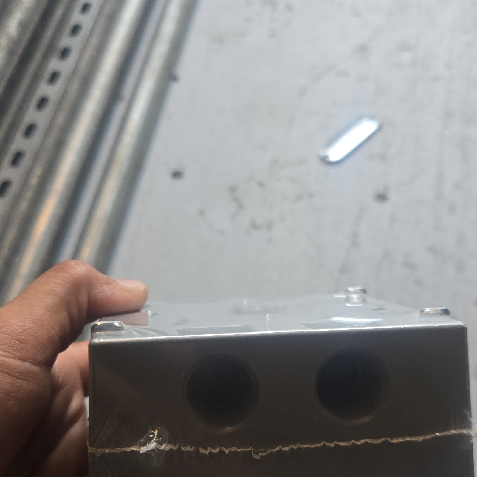 Bell 22FO 2-Gang Weatherproof Metal Outdoor Outlet Box, Gray, 1/2 in