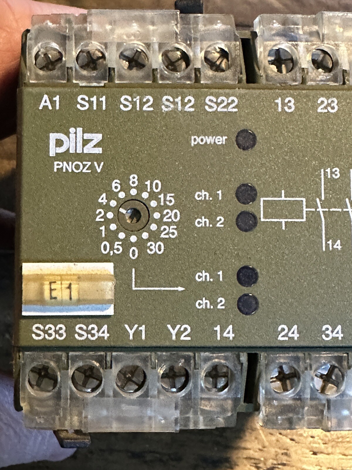 Used PILZ SAFETY RELAY 474790 PNOZ V 30S 24 V DC 4.5 W 10AF/6AT 6AF/4AT