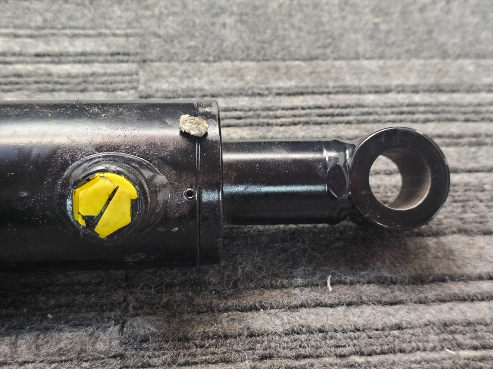 Hydraulic Welded Cylinder 2.89″ OD x 16″ Retracted x 1.52″ Rod 85510 1256445