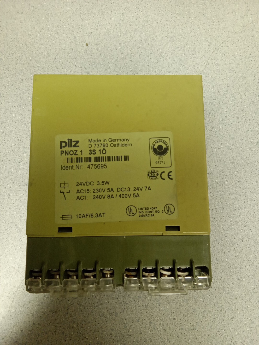 Pilz 475695 safety relay PNOZ 1 3S 10 24VDC 3.5W