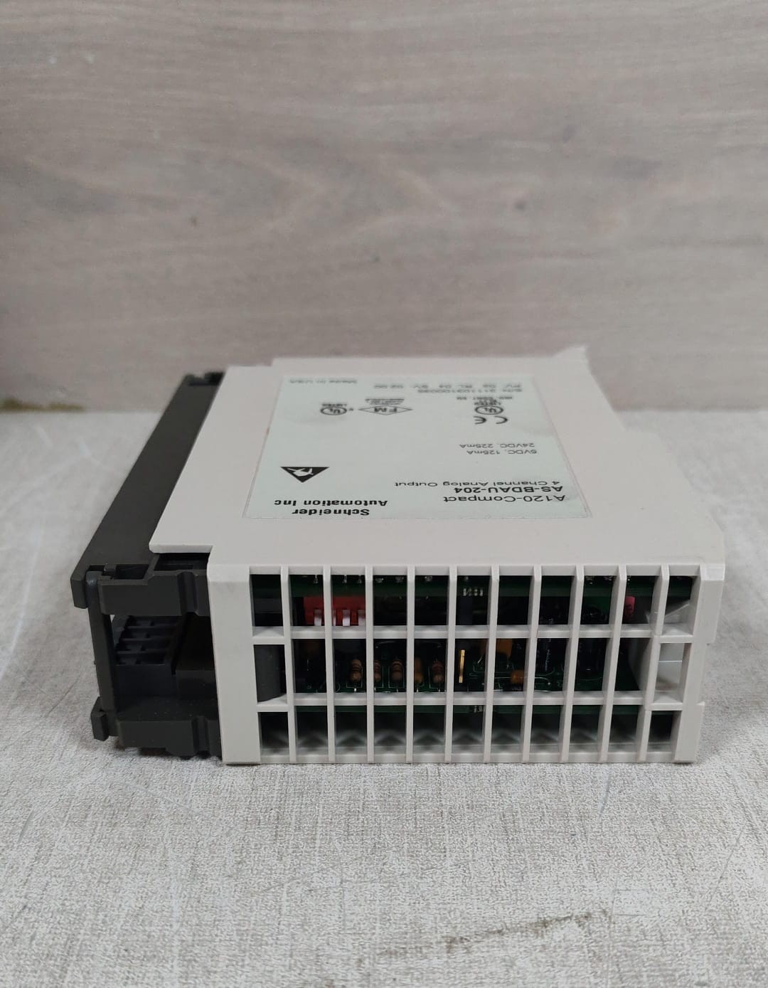 SCHNEIDER A120-COMPACT AS-BDAU-204 4 CHANNEL ANALOG OUTPUT