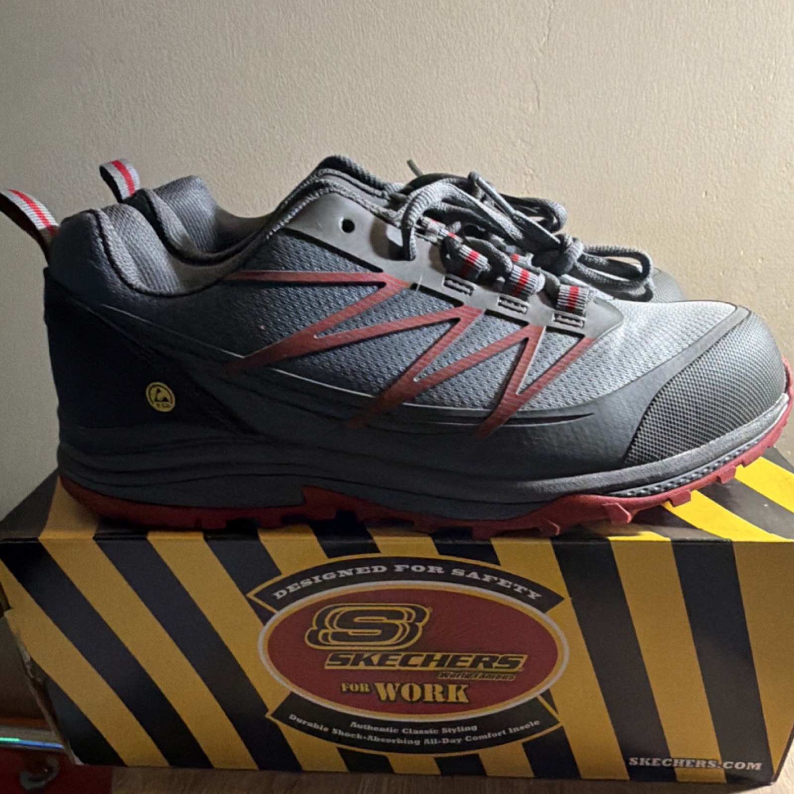 Skechers Mens Work Gray Red Comp Toe ESD Puncture Resistant Shoes Size 10.5