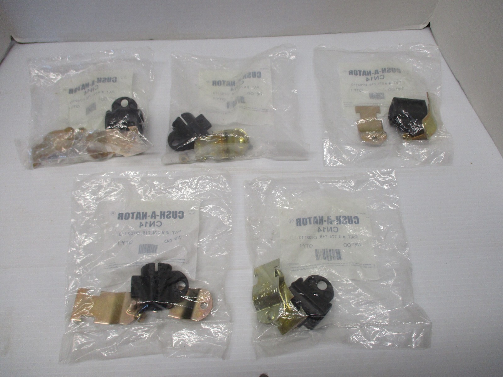 Lot of 25 CUSH-A-NATOR Cushioned Clamps 1 3/8″, 1 1/8″, 7/8″ and 3/8″