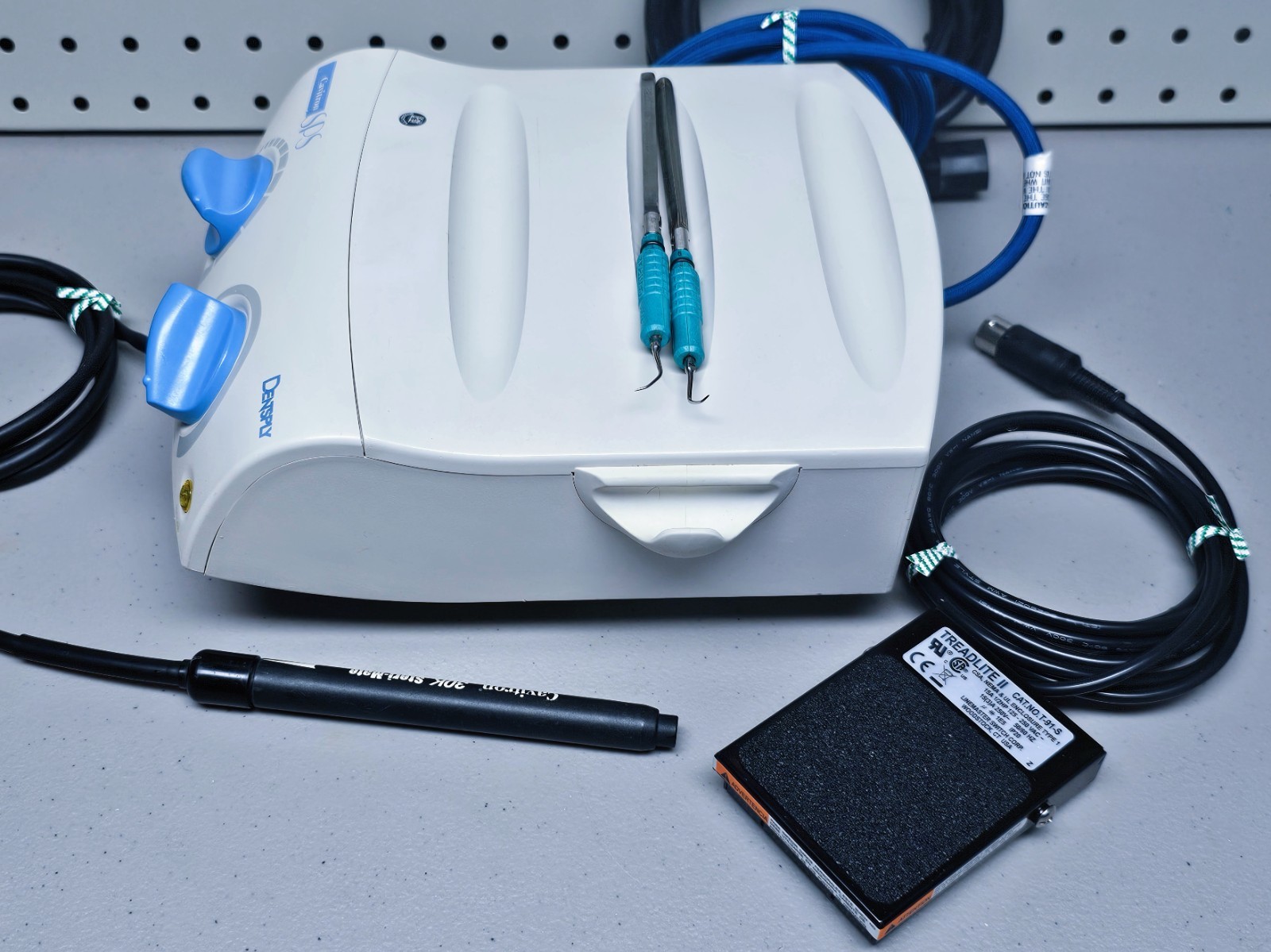 Dentsply Cavitron SPS Gen-119 Ultrasonic Scaler System & 2 Tips* 90-Day Warranty