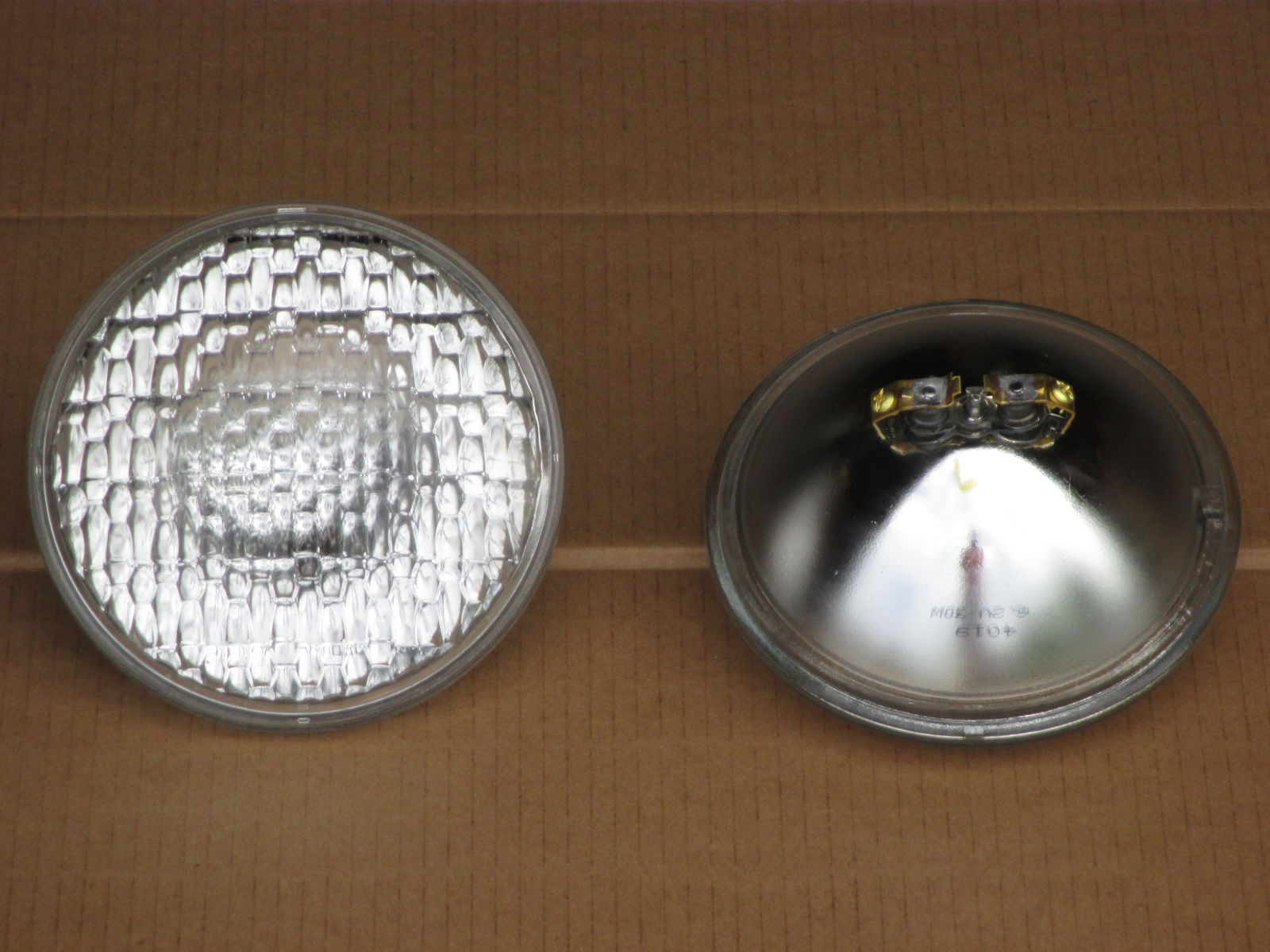 2 6V HEADLIGHTS FOR FORD LIGHT 4610 5000 501 541 5610 600 601 611 620 621 630