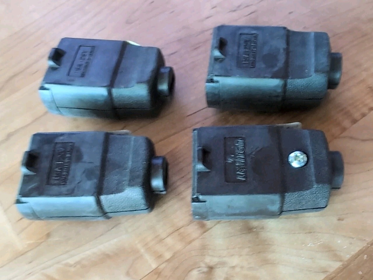 4 Leviton Brown 1-15 Straight Blade Connector Plugs NEMA 1-15R 15A 125V 102-P