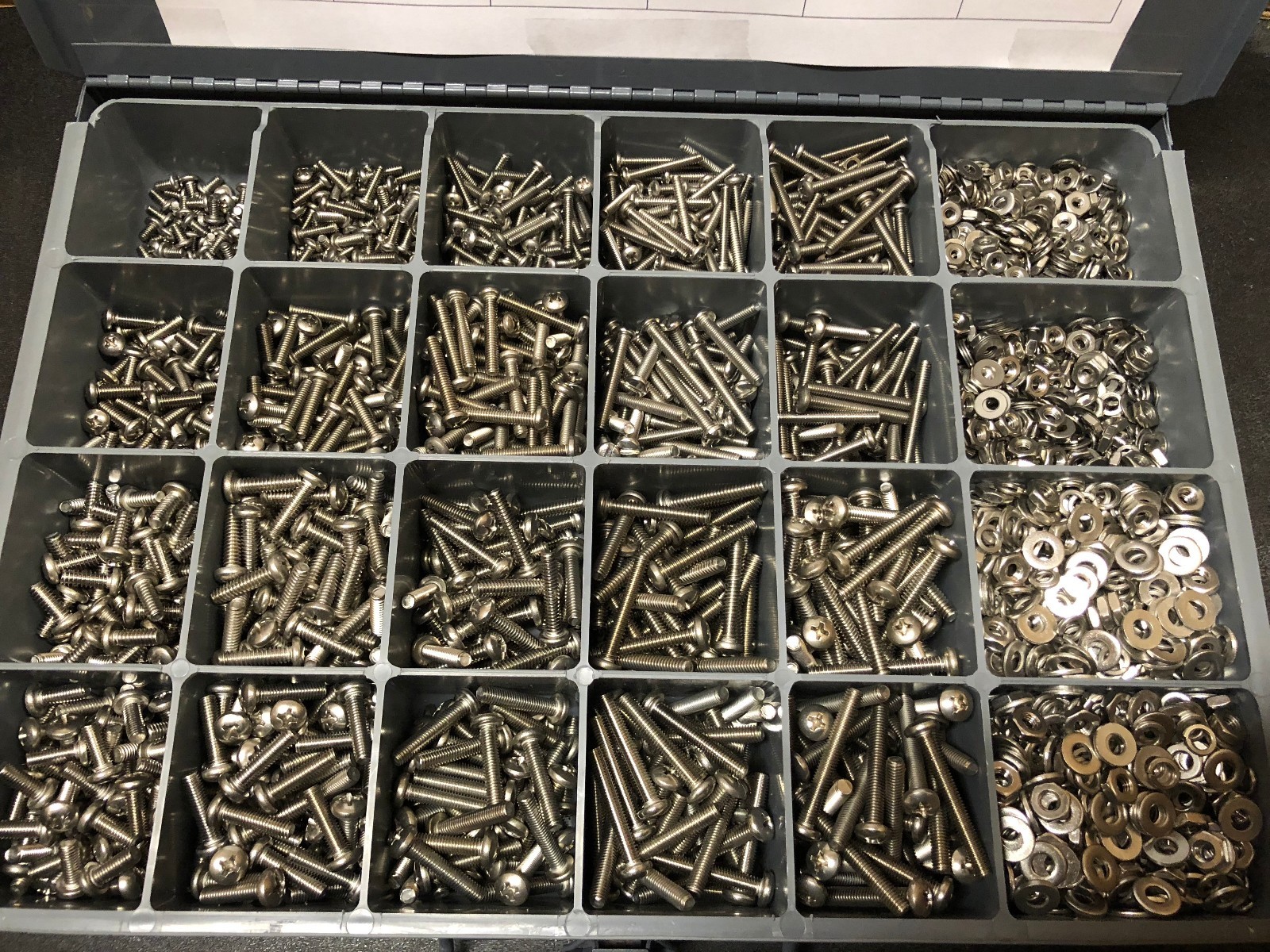 PHILLIPS PAN HEAD MACHINE SCREW ASSORTMENT & METAL BIN TRAY STAINLESS STEEL