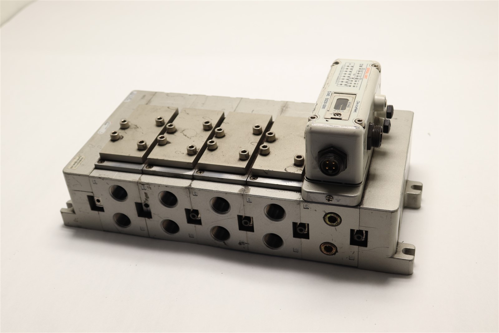SMC MANIFOLD W/ DEVICENET MODULE VV825-04S-SUQW06BT-W1 EX230-SDN1