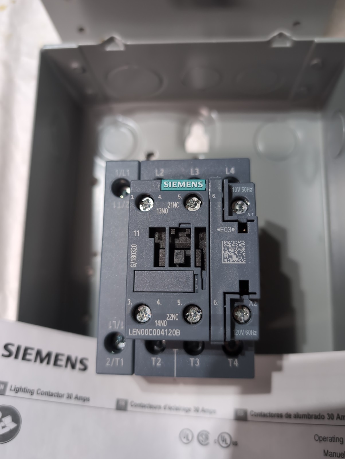 New Siemens LEN01C004120B 4 Pole 30A Electrically Held Lighting Contactor