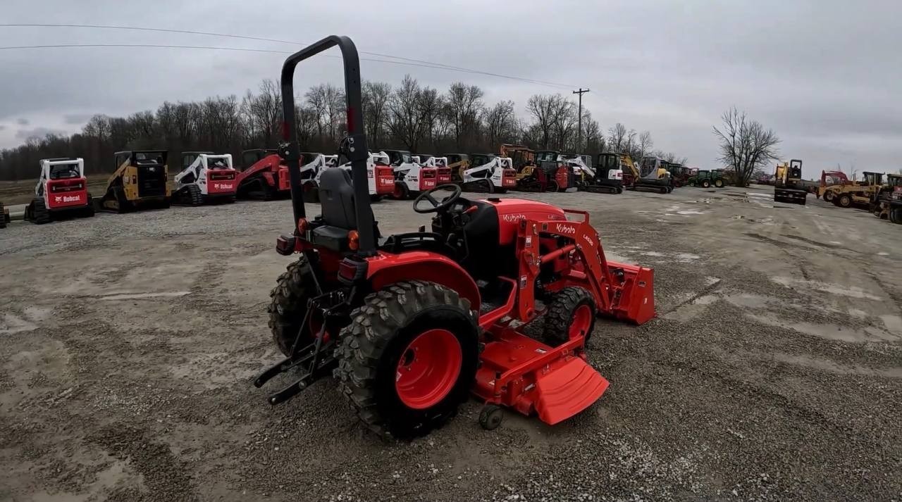 Kubota LX2620 Tractor w/ LA535 Loader & Mower Deck