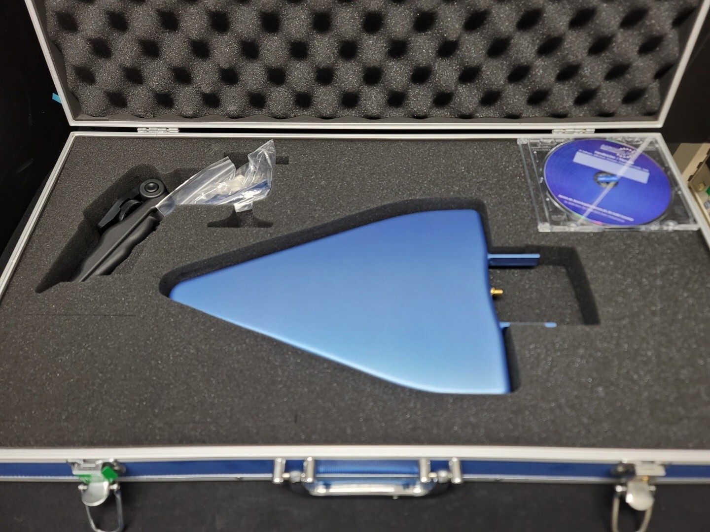 Aaronia HyperLOG 7040: 700MHz to 4GHz High-Performance EMC Antenna (5842)