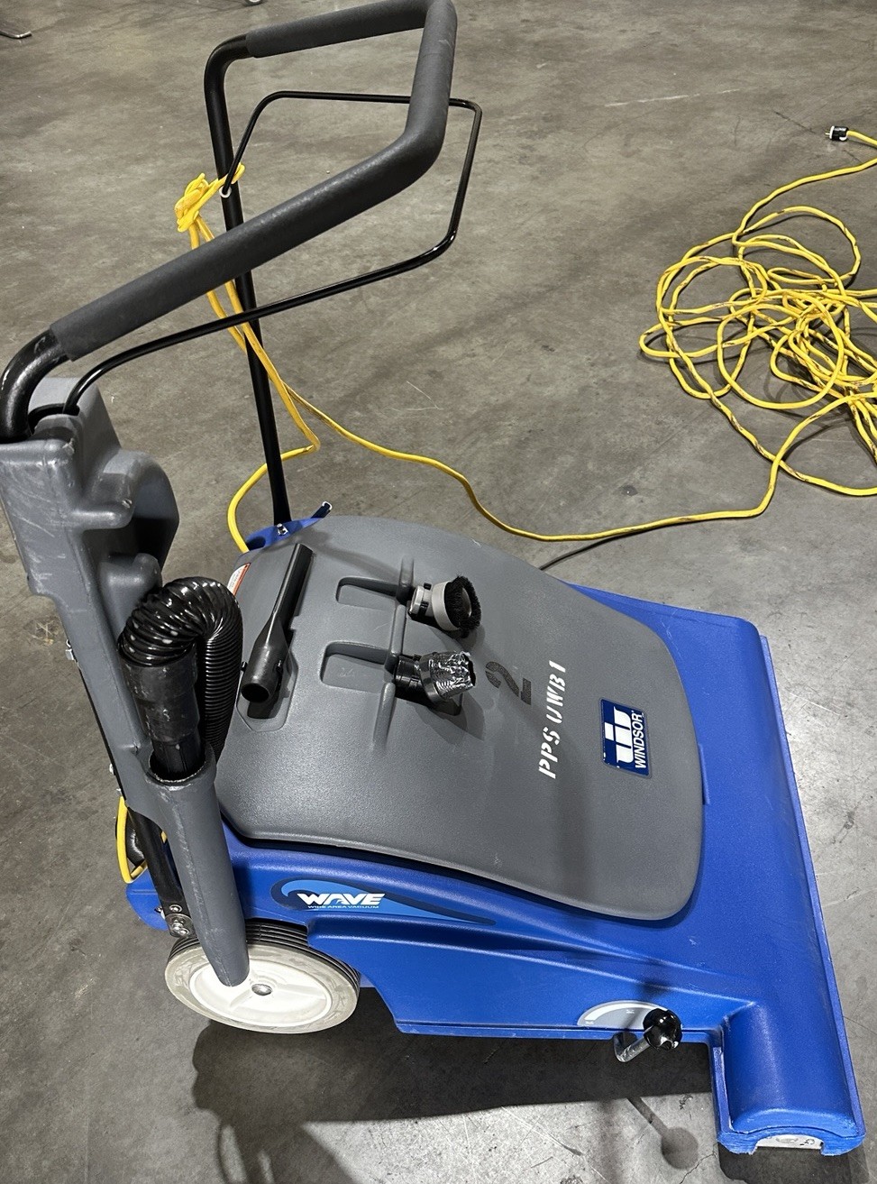 Windsor Wave Wide Area Vacuum Carpet Sweeper Commercial 115V Working