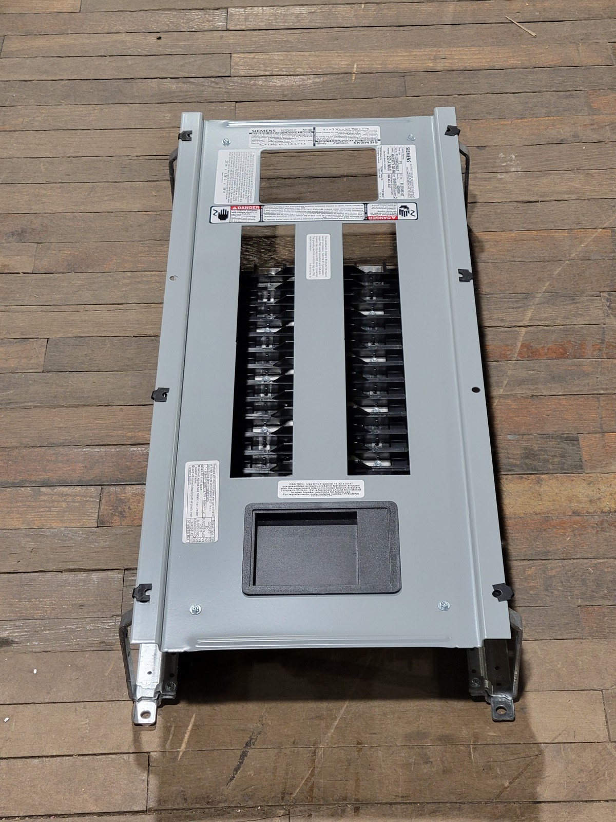 Siemens P1E30MC250AT Main Panelboard Interior 250A 3P 4W 3PH 480/277V 30 Circuit