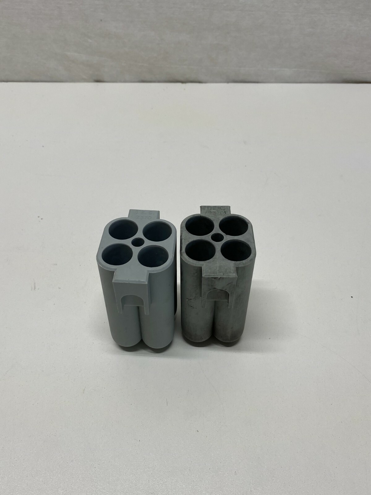J12: Set of 4 CENTRIFUGE SWING ROTOR BUCKET ADAPTER