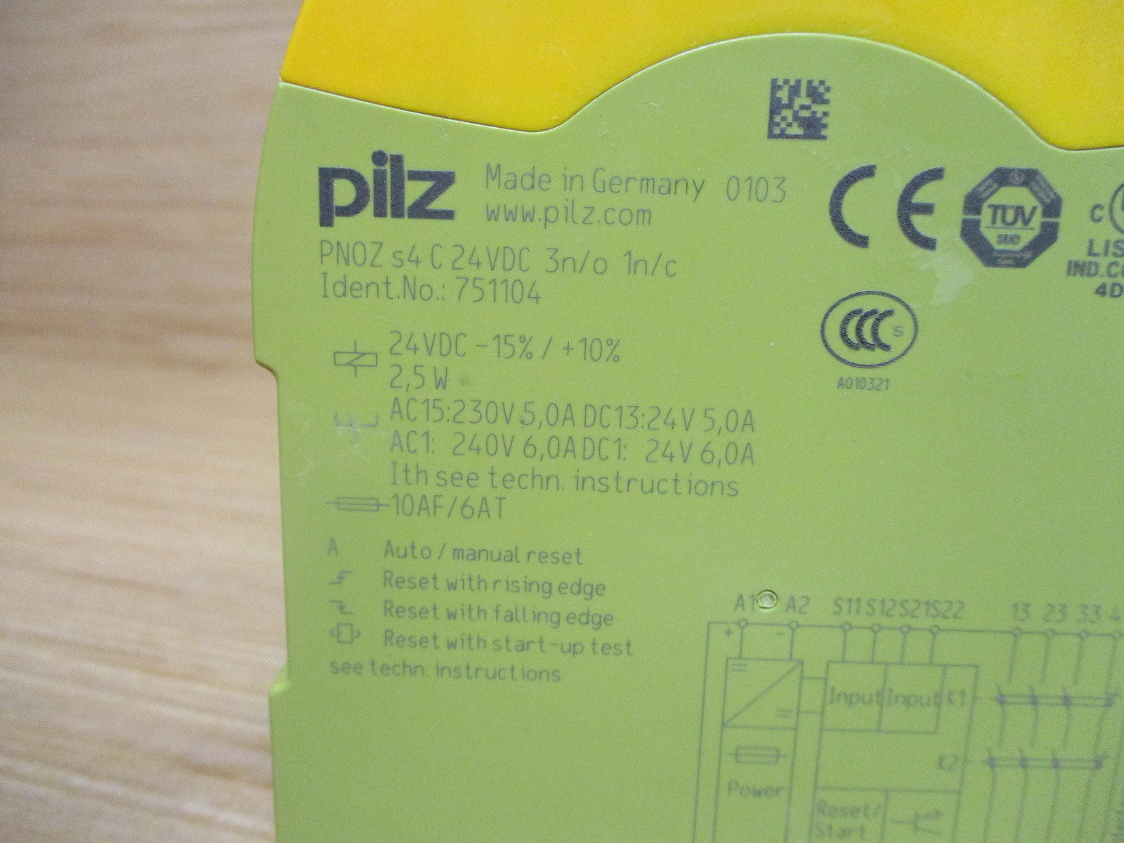 Pilz PNOZ s4 C 24VDC 3n/o 1n/o Safety Relay 751104 W/O Terminal Adapters