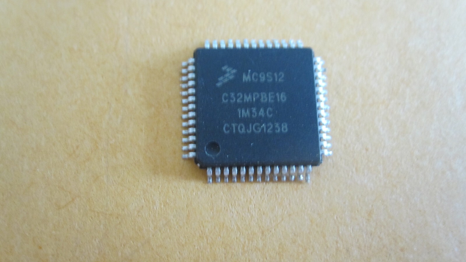 MC9S12C32CFUE16 Freescale 16-Bit Microcontroller 25MHz 32KB Flash 2KB RAM QFP 80