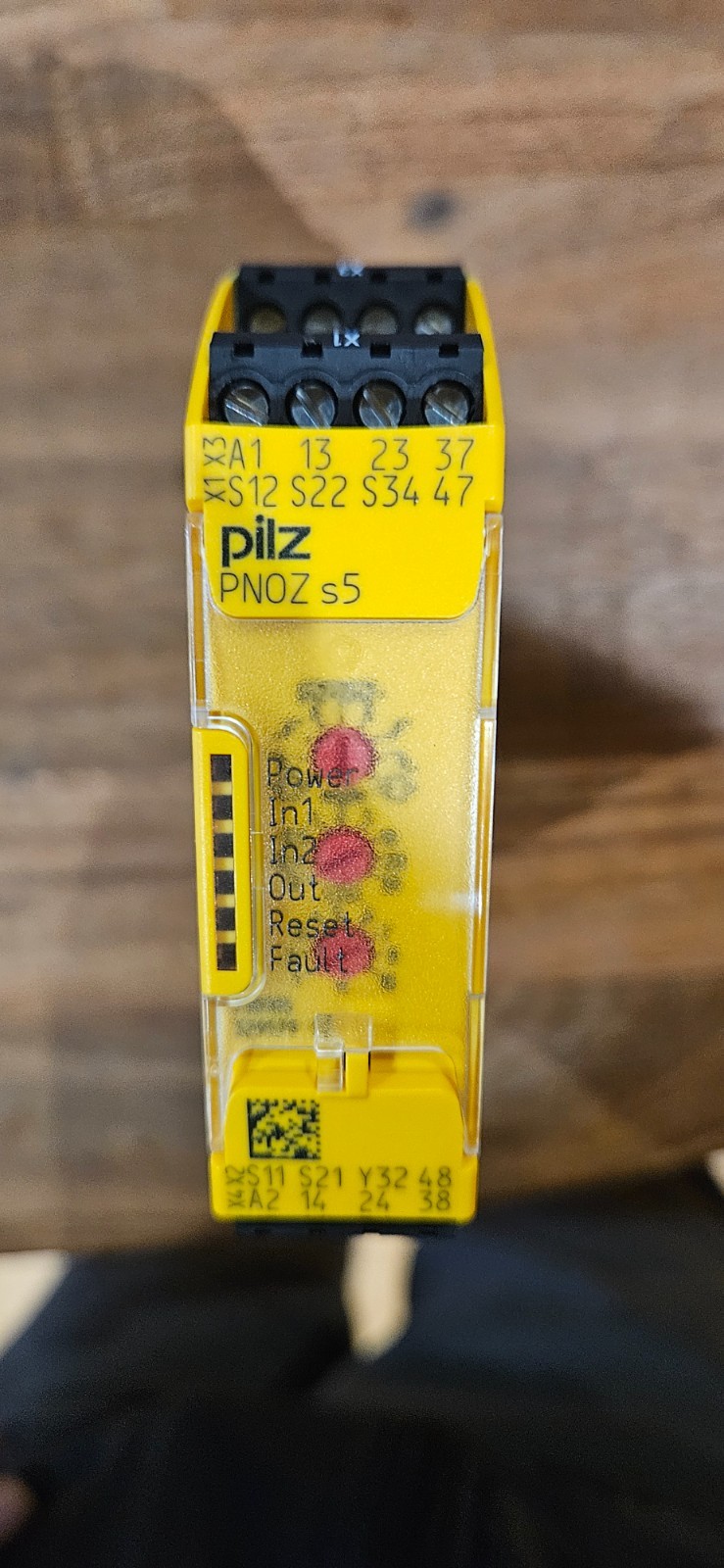 Pilz PNOZsigma 24V Configurable Safety Relay – Yellow (PNOZ s5 24VDC 2 n/o 2 n/o