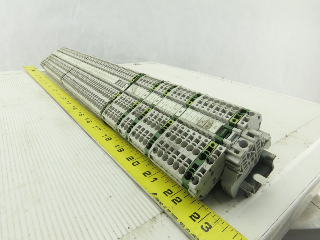 Entrelec M4/6 DIN Rail Mount 80 Terminal Blocks/Strip 500V W/8 Grounds D4/6P