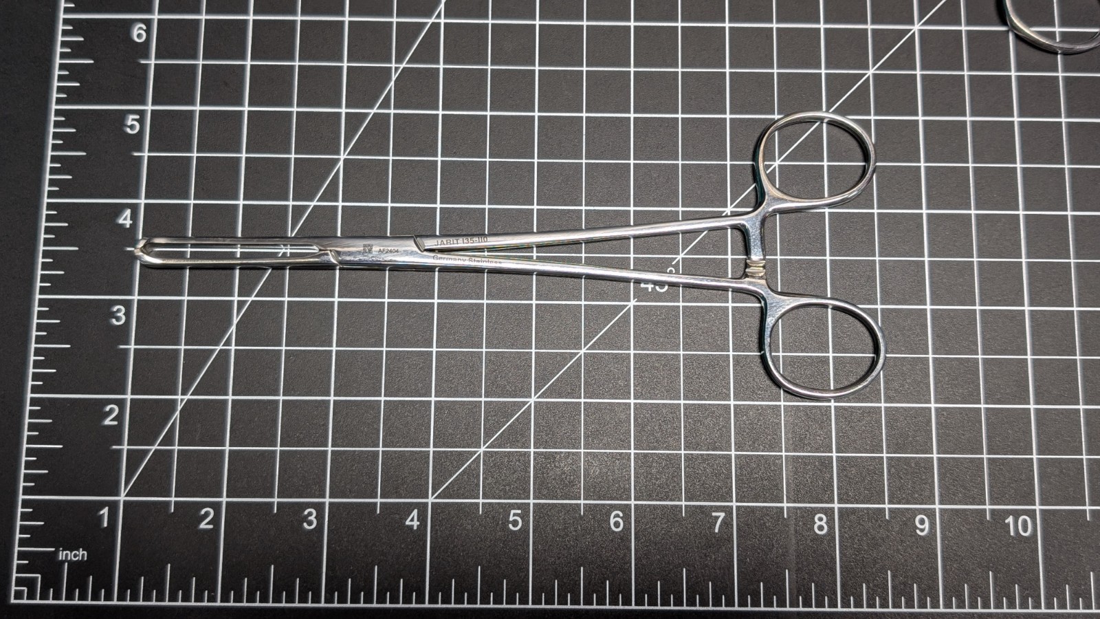 Integra Jarit 135-110 Allis Tissue Forceps 5 x 6 Teeth, Straight 7-3/8″ surgical