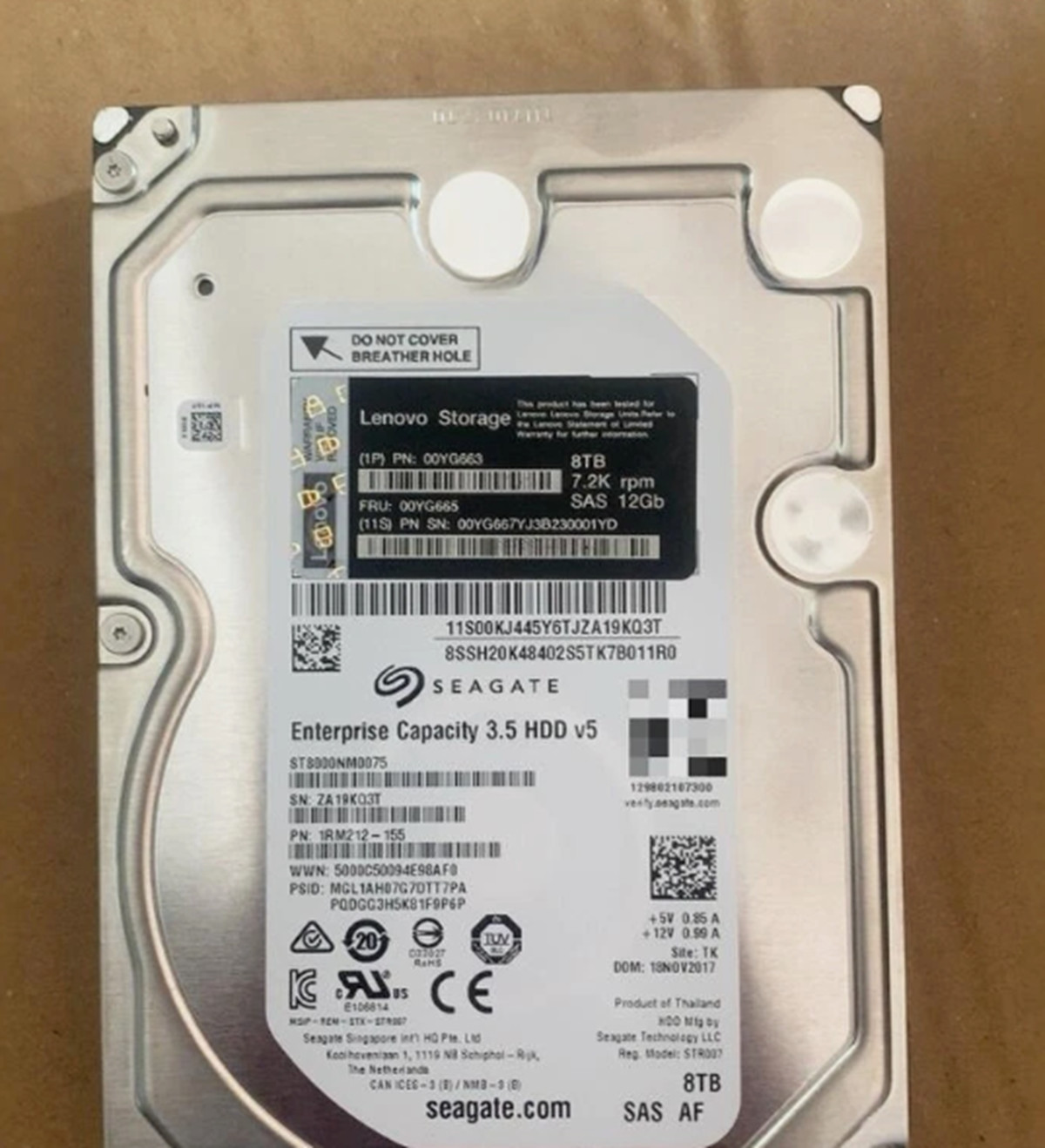 One New Lenovo 00YG663 00YG665 SAS 8TB 12G 7.2K 3.5in DS4200 DS6200 Hard Drive