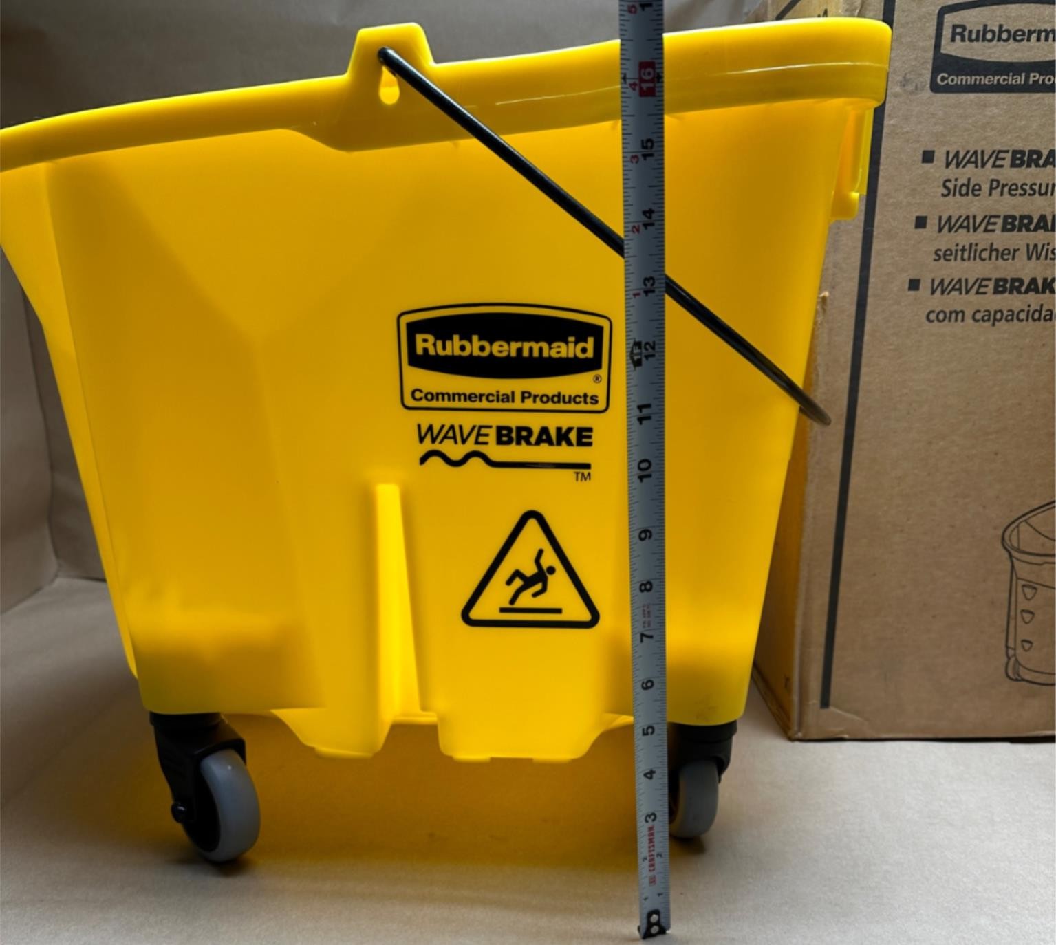 Rubbermaid Wave Brake 35 Qt Yellow Combo Mop Bucket and Wringer FG758088YEL