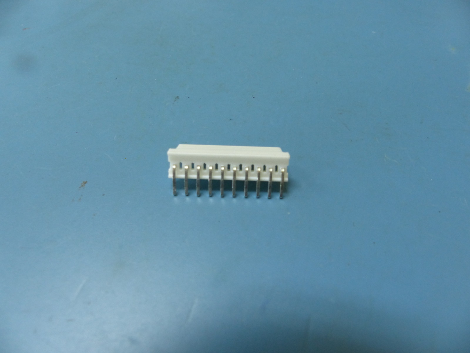 AMP/TYCO 1-640457-0 Qty of 123 per Lot HDR 10POS RA