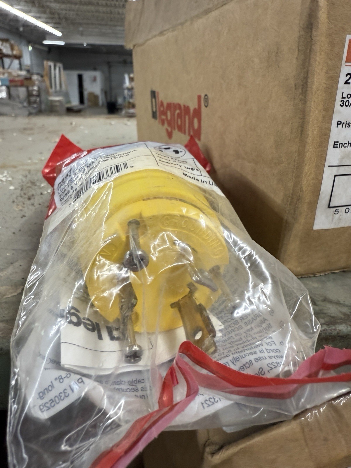 L5-30P 120v 30 Amp Twist Lock Plug Turnlok Heavy Duty Rubber [PS 2847]