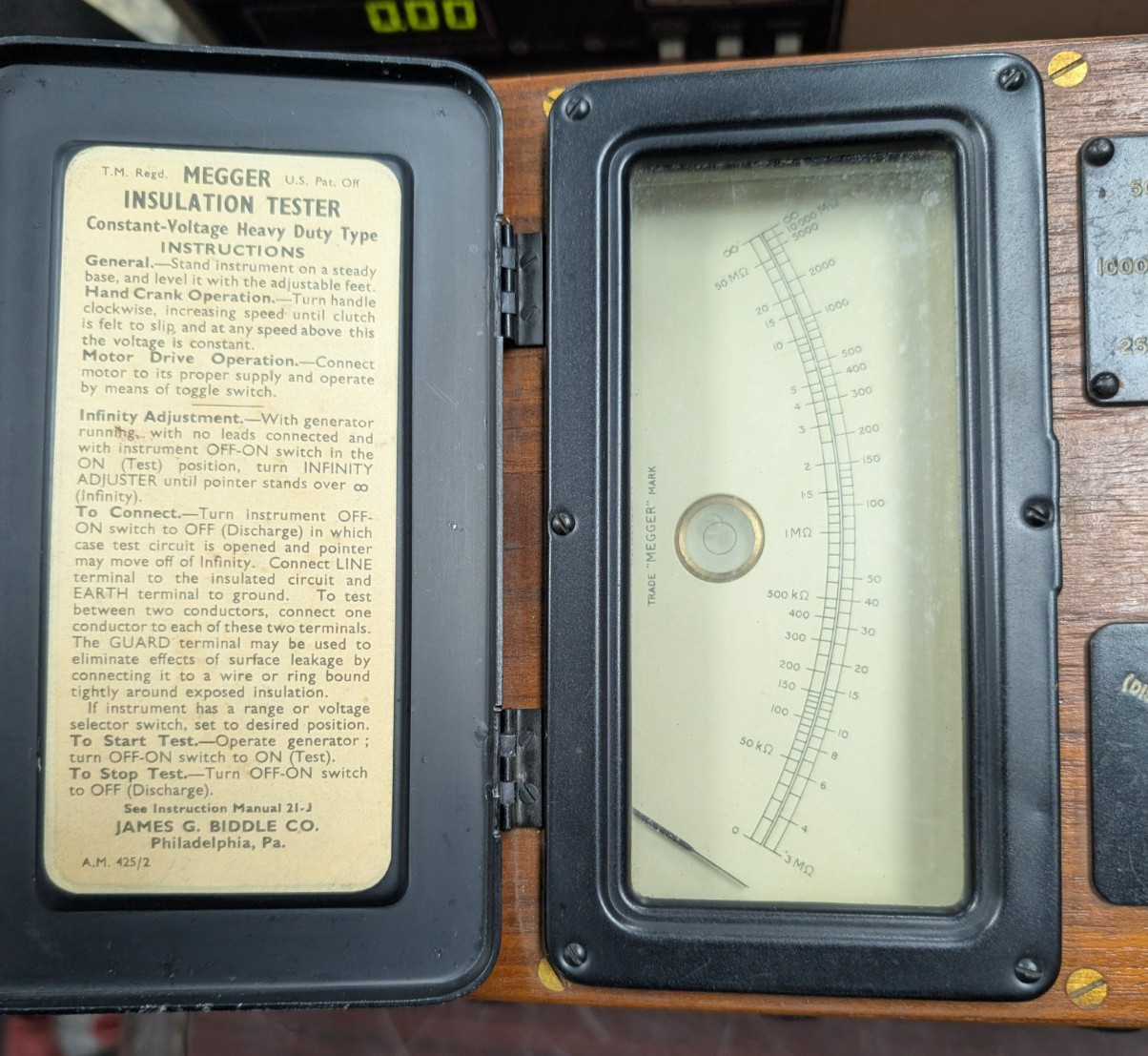 🤪 MEGGER INSULATION RESISTANCE TESTING KIT 2500V 50,000 MΩ 1537159