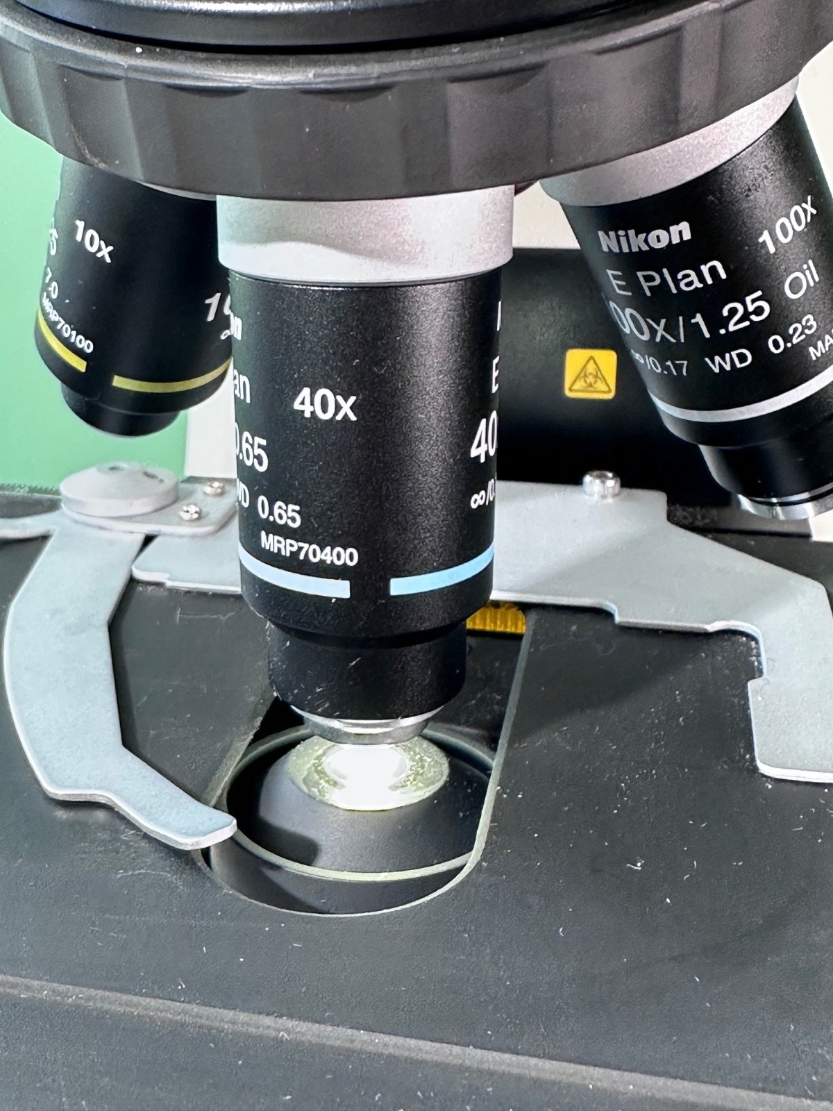 Nikon Eclipse E200 Binocular Microscope 4x 10x 40x 100x Oil LED Excellent