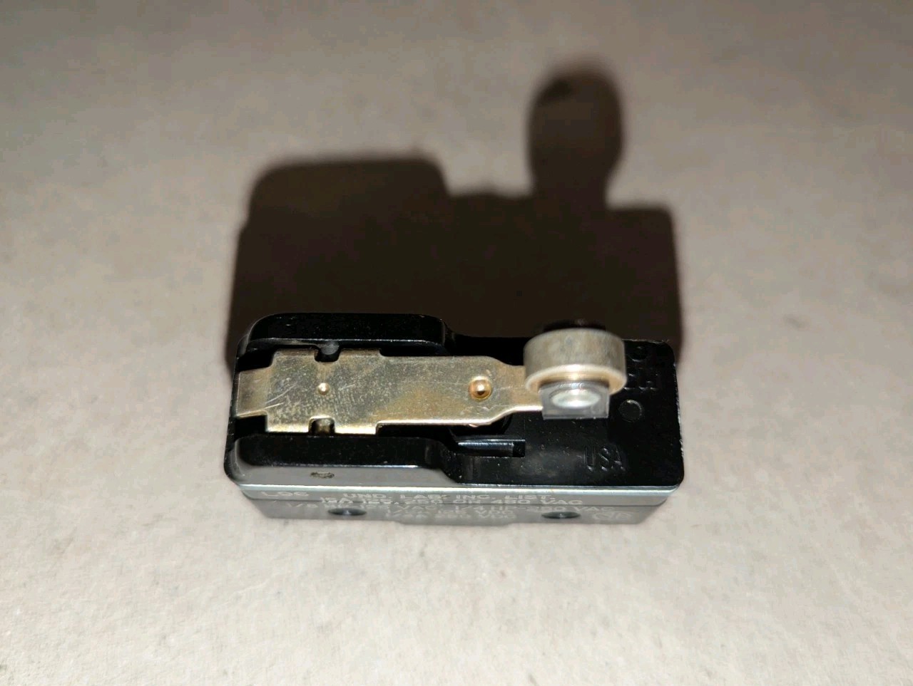 NEW GENUINE UND. LAB. L96, BZ-2RW82255-A2-S MICRO SWITCH 15A 125, 250 OR 480 VAC