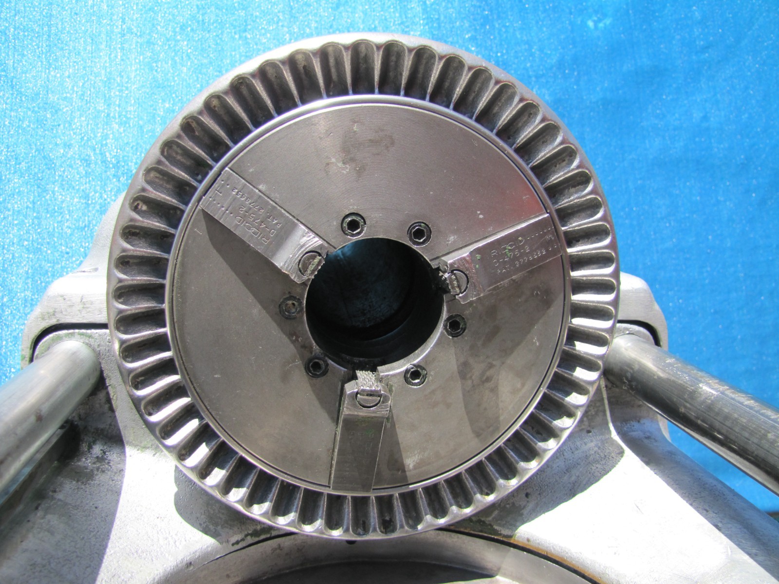 Ridgid 535 Pipe Threader 1/2″ to 2″ Pipe Threading Machine with Die Head
