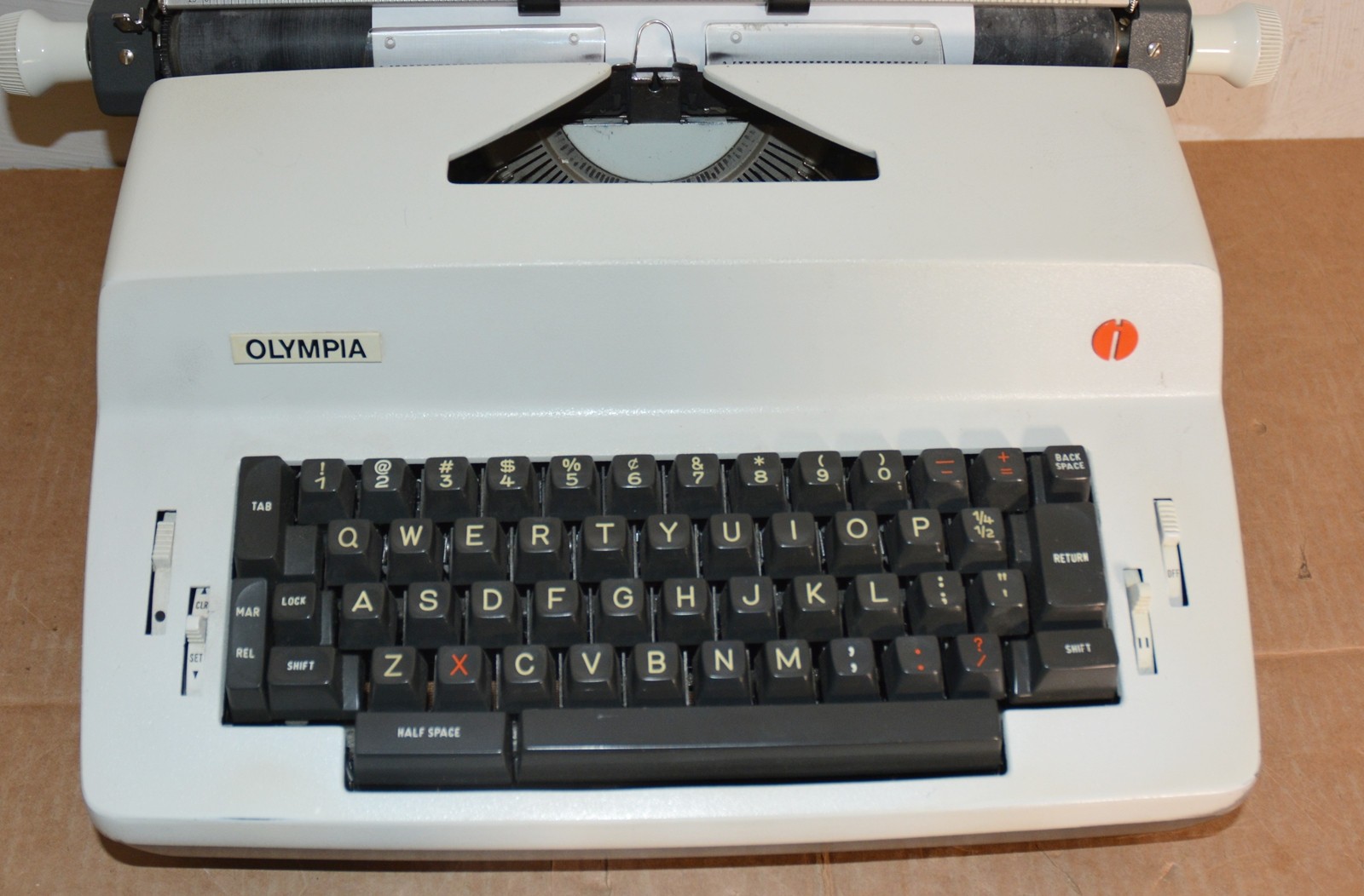 Olympia SGE 35 Typewriter Working with Dust Cover International