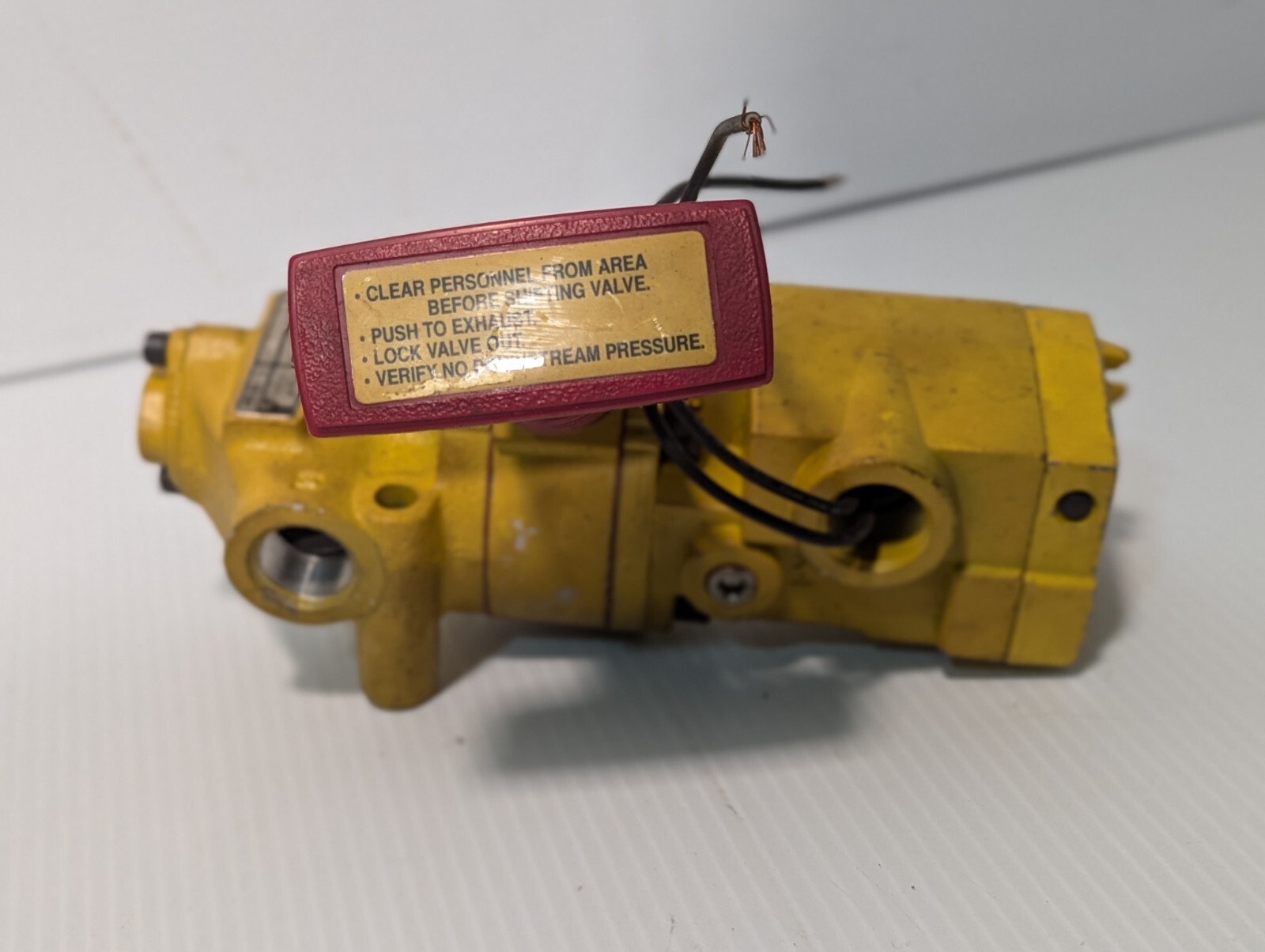 Ross W998H79105, Y2773A4082 Pneumatic Solenoid LOX Lock-Out Control Valve