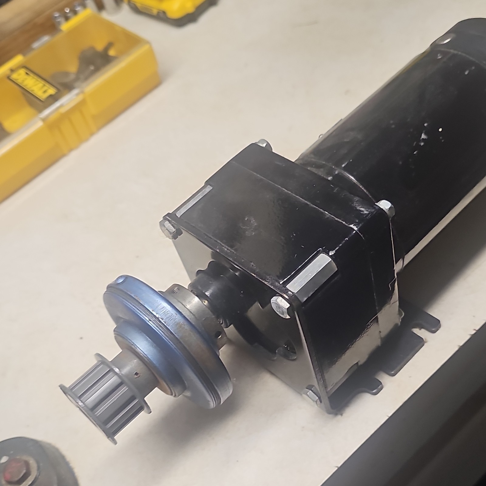 Bodine Electric Company DC Gearmotor 130V 1/8HP 21LB-IN 266RPM 3.40:1 (new)