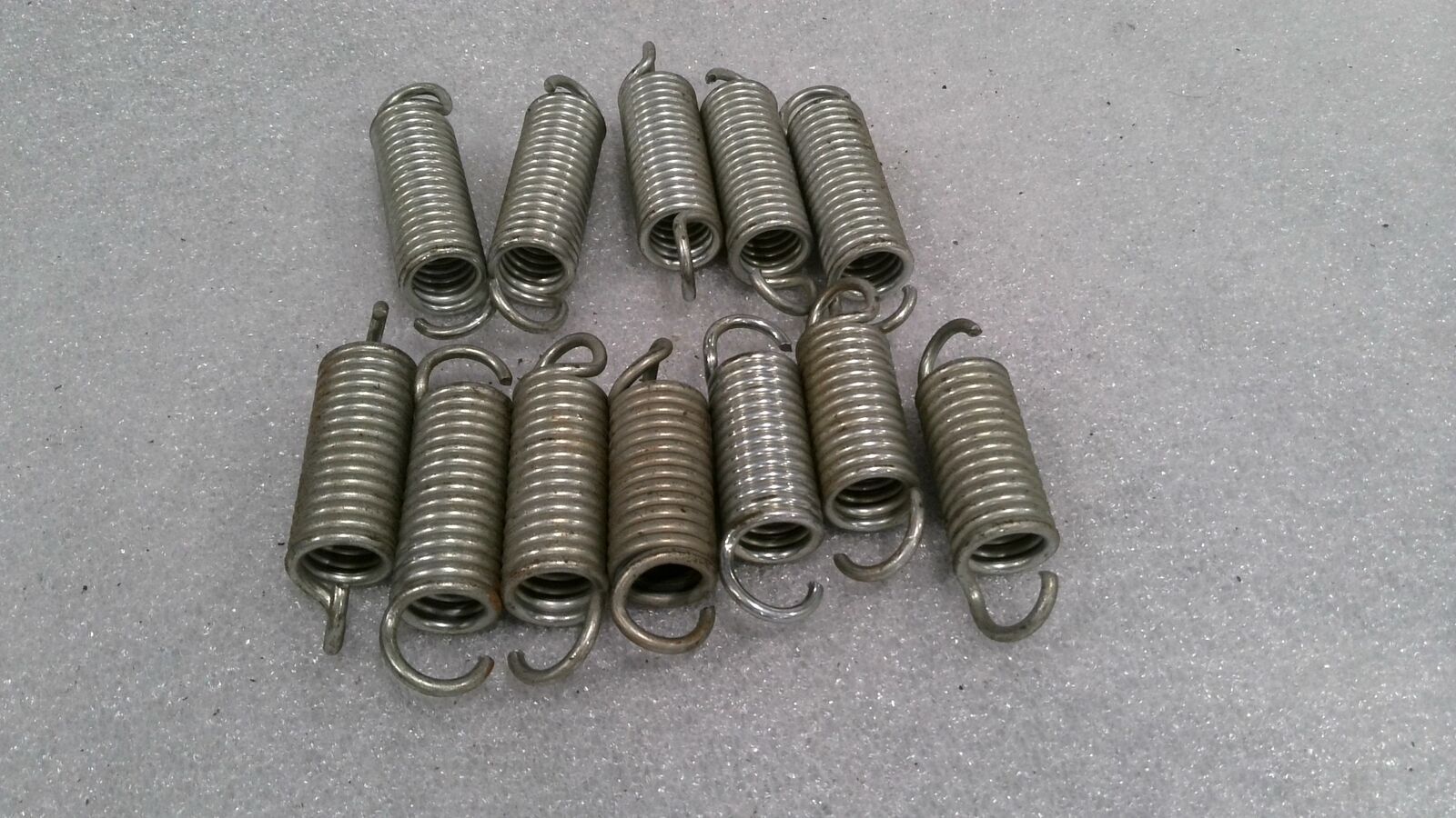 STEEL EXTENSION SPRINGS W/HOOKS 2.69″/ 3.07″ OAL, .719″ OD, .106″ WD (LOT OF 12)