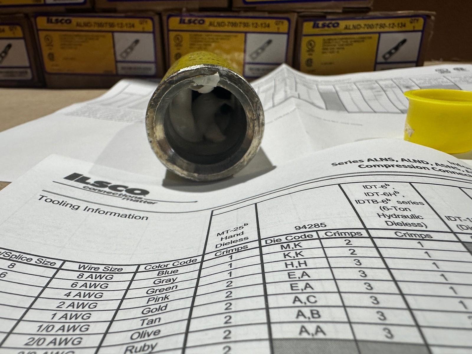 10Pack Ilsco Yellow 700 750 kcmil Surecrimp Aluminum Compression 2-Hole 1/2″ Lug