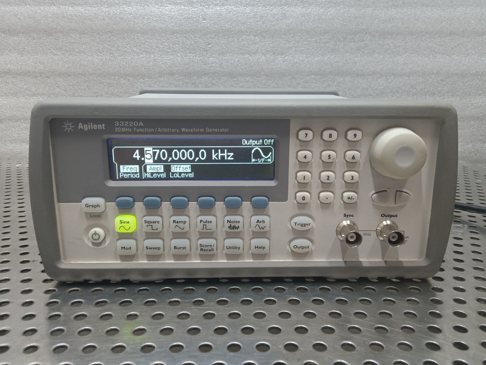 Agilent 33220A 20MHz Function Arbitrary Waveform Generator – READ
