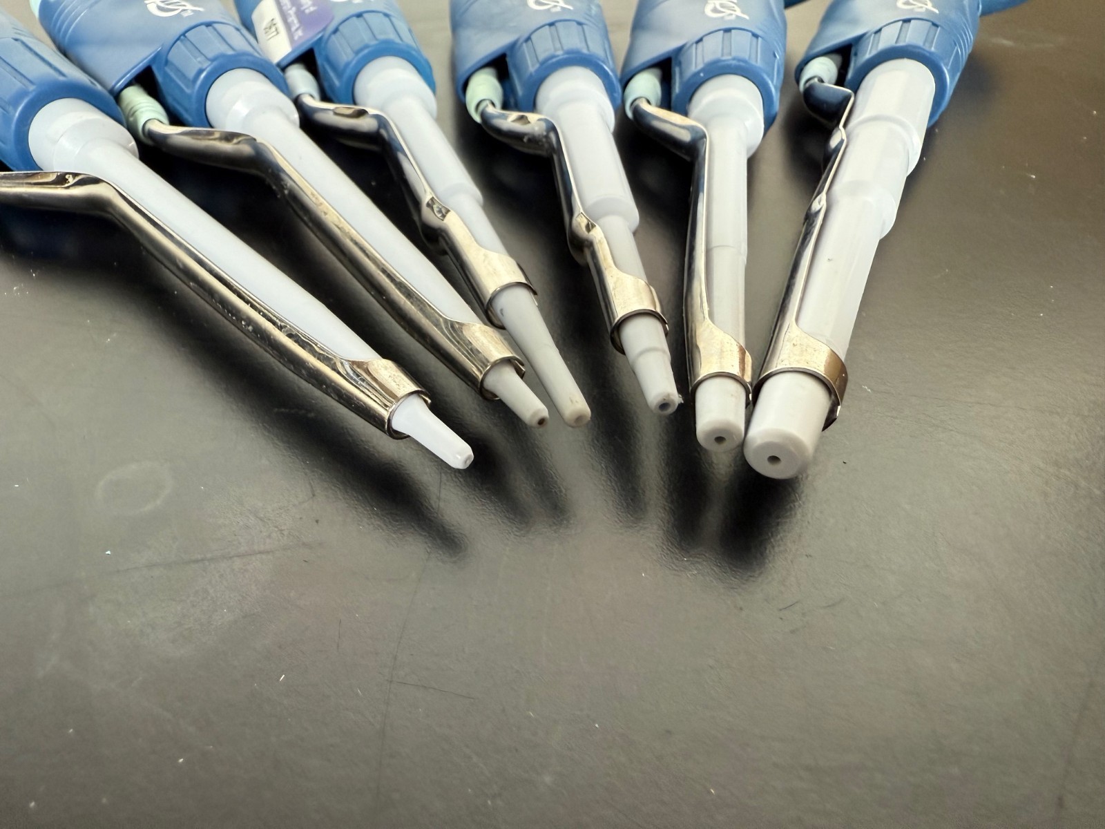 VWR Set of 6 Adjustable Pipettes 0.1-2, 0.5-10, 2-20, 10-100, 20-200, 100-1000uL