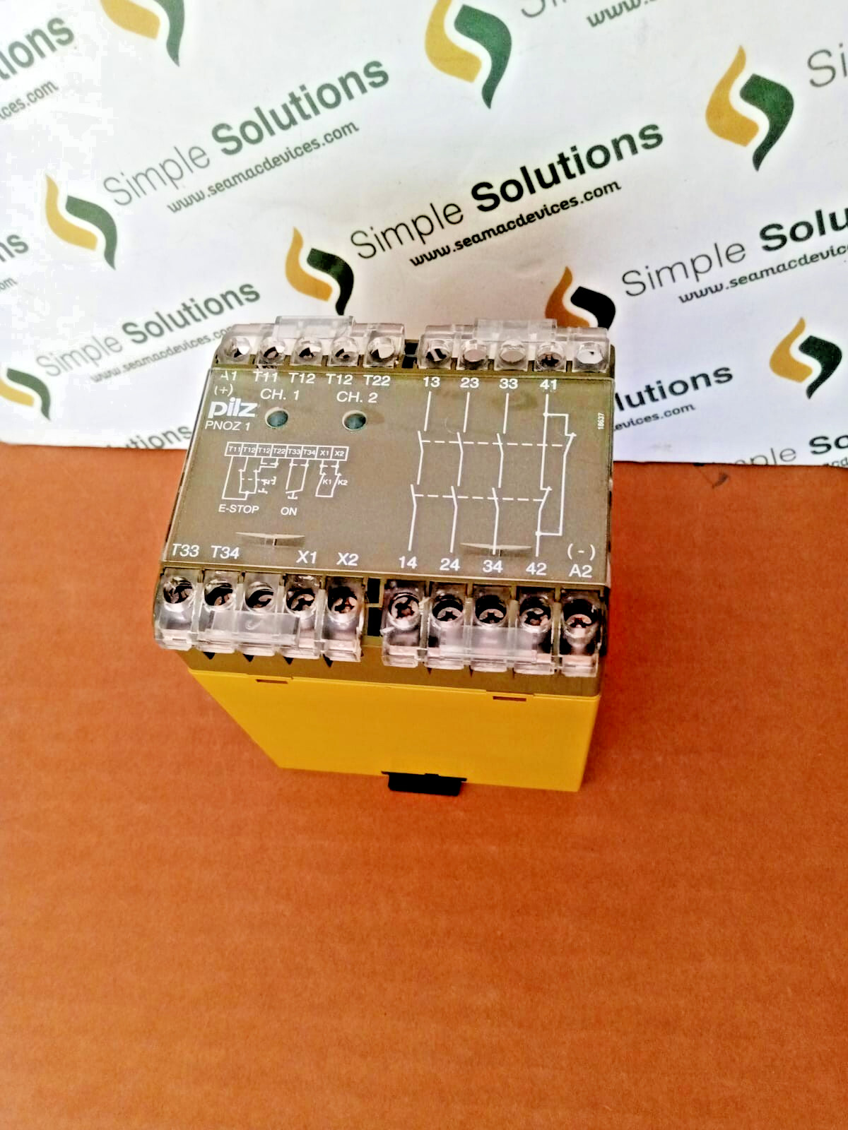 1PC- Pilz PNOZ 1 3S/1O Safety Relay 475695 24VDC/3.5W, 230V- New