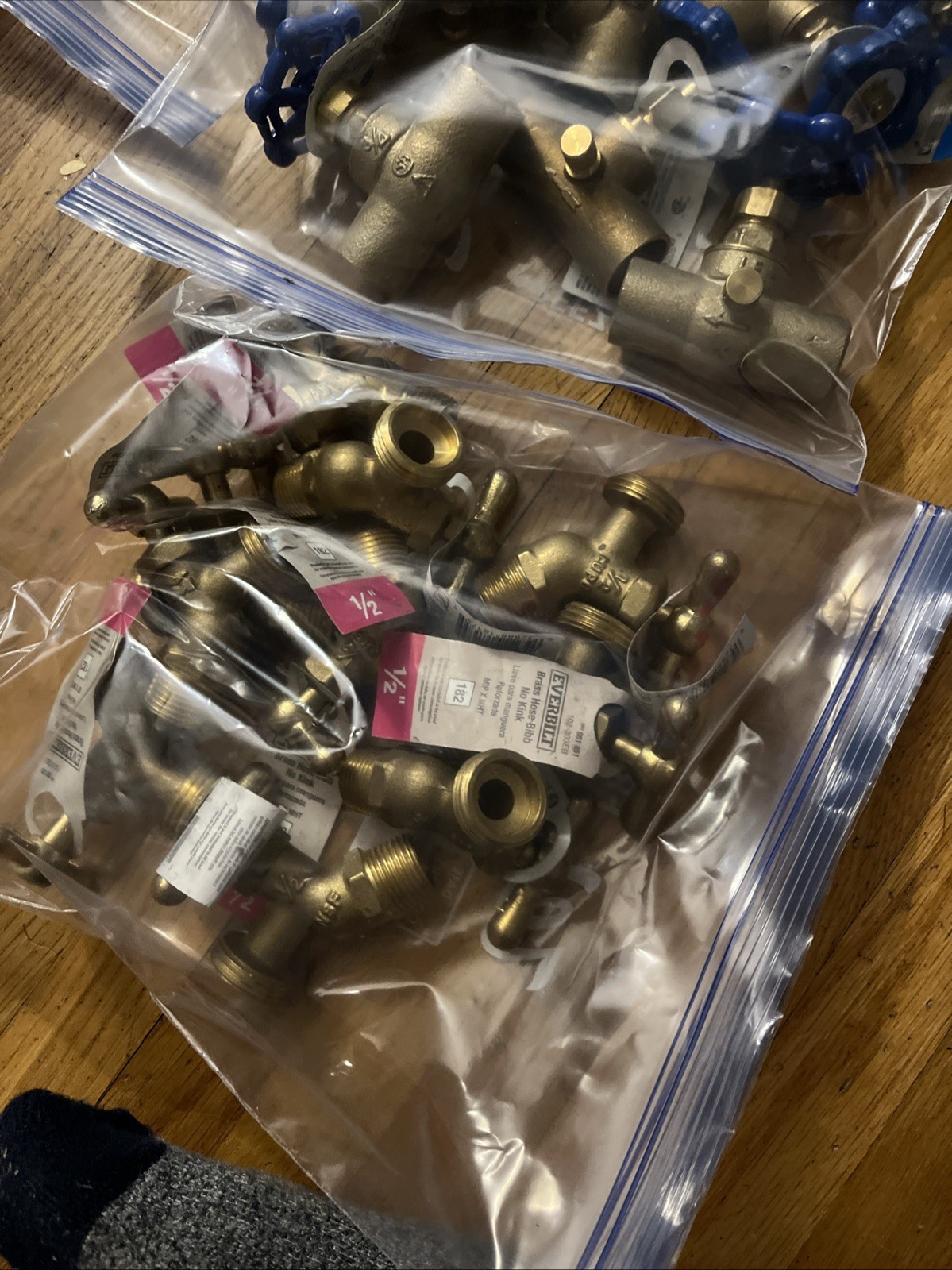 Mixed Lot of 85 Plumbing Valves – New – Please See Pictures