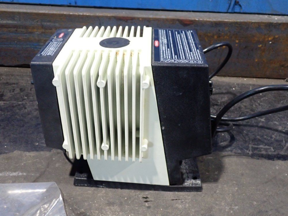 WALLACE & TIERNAN 45-100/K1M CHEMPULSE ELECTRONIC PUMP 50 PSI 10251701175