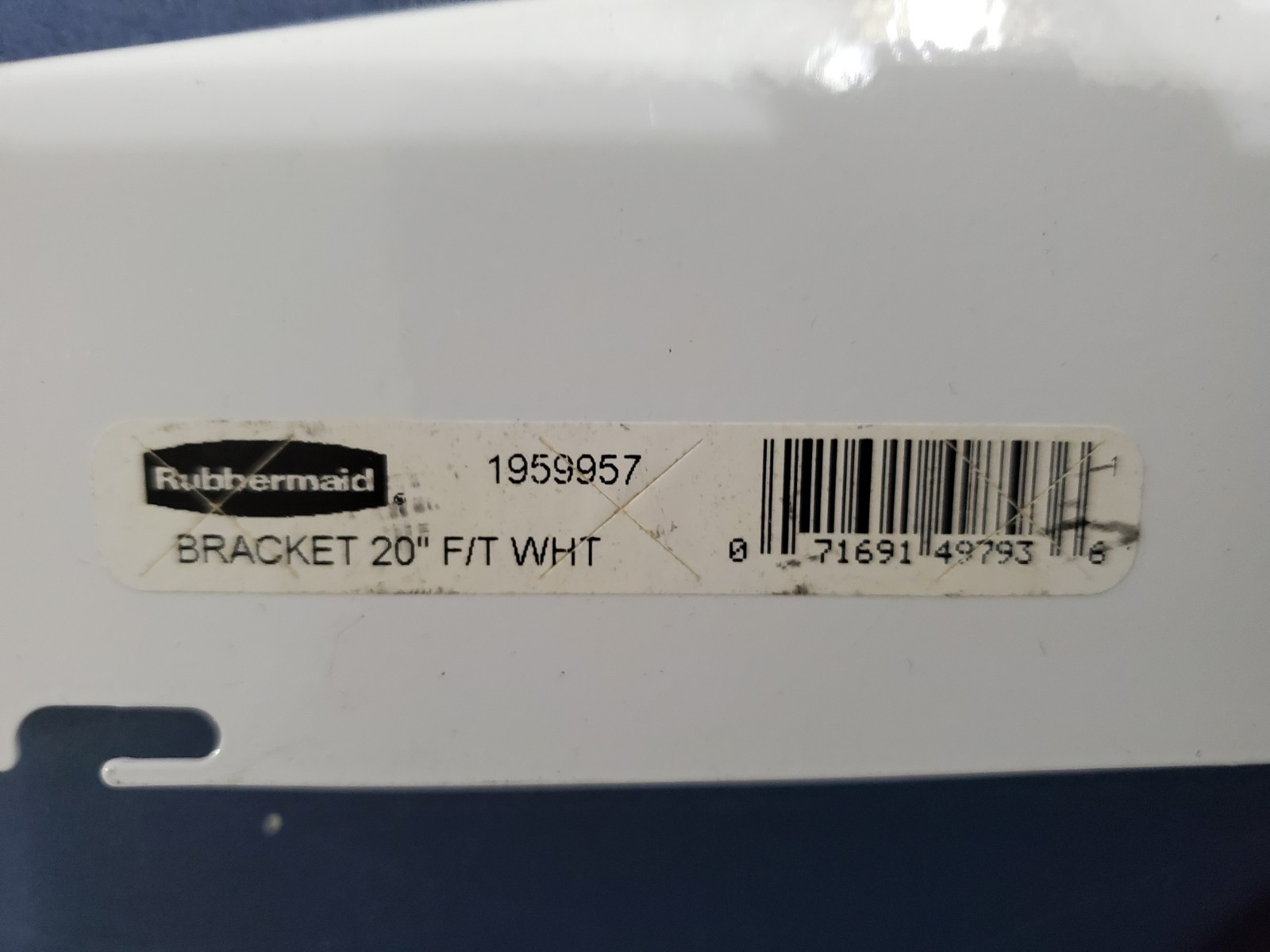 Rubbermaid 20″ F/T WHT 1959957 071691497936
