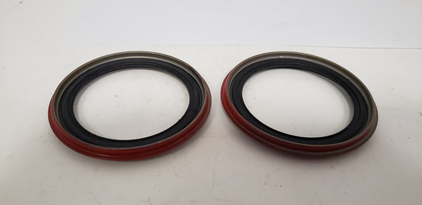 CHICAGO RAWHIDE 24886 OIL SEAL, 2.50 x 3.226 x 0.190 (LOT OF 2) NIB