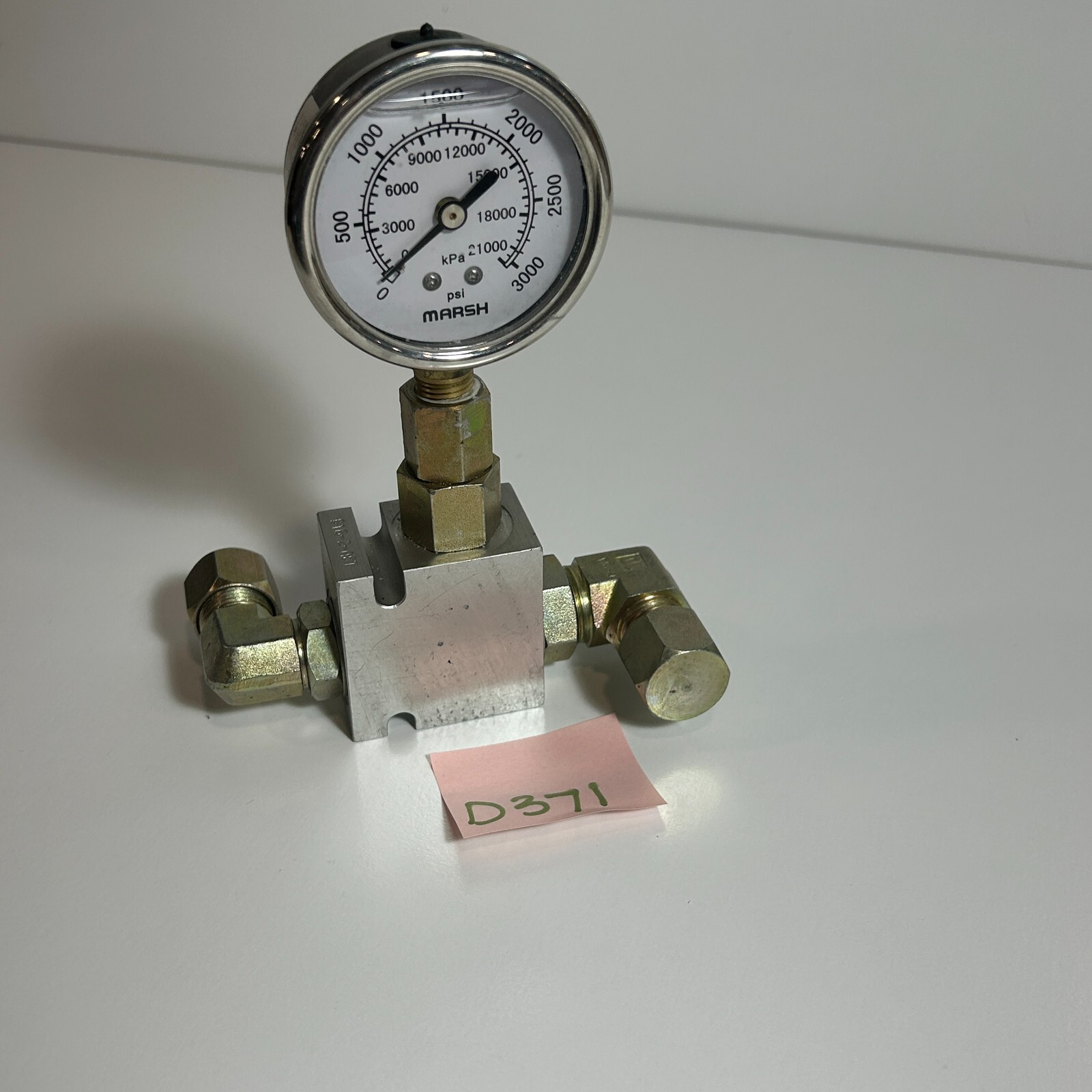 Parker B10-2-A8t Base Cartridge Valve WITH Marsh 3000 psi GAUGE & FITTINGS D371