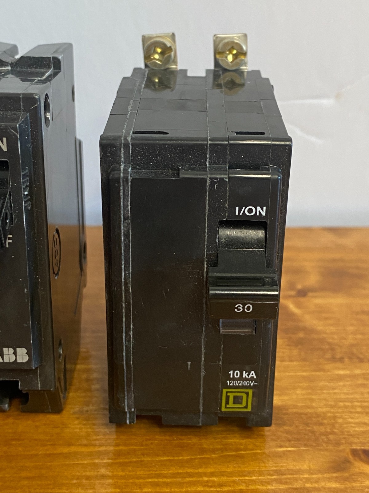 THQL2130 QO220 QO230 Circuit Breakers 2-Pole 30-Amp/20-Amp – Lot of 3