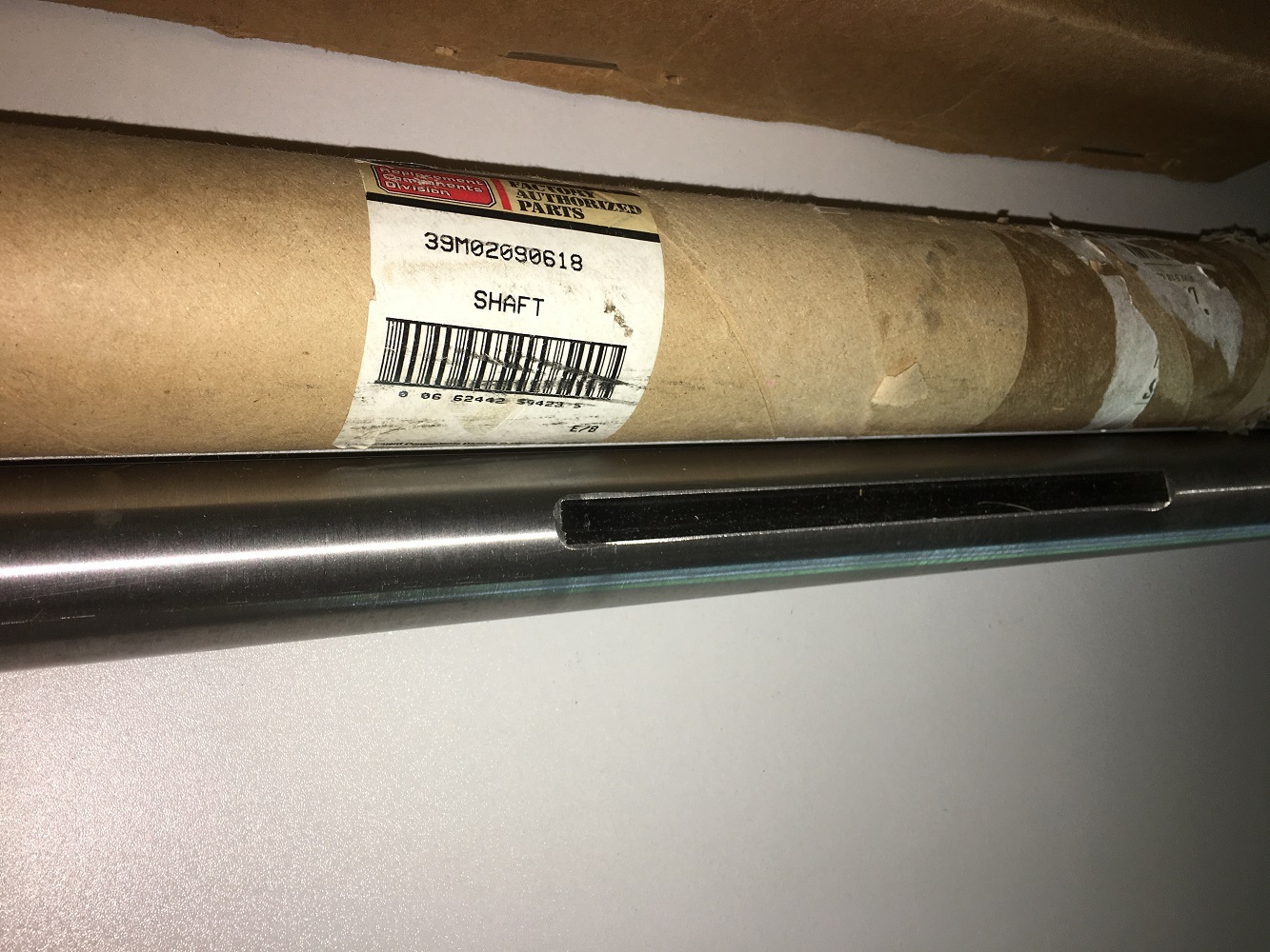 Carrier Part No. 39M02090618 Slotted Steel Shaft Length 29-1/2″ Width 1-1/2″