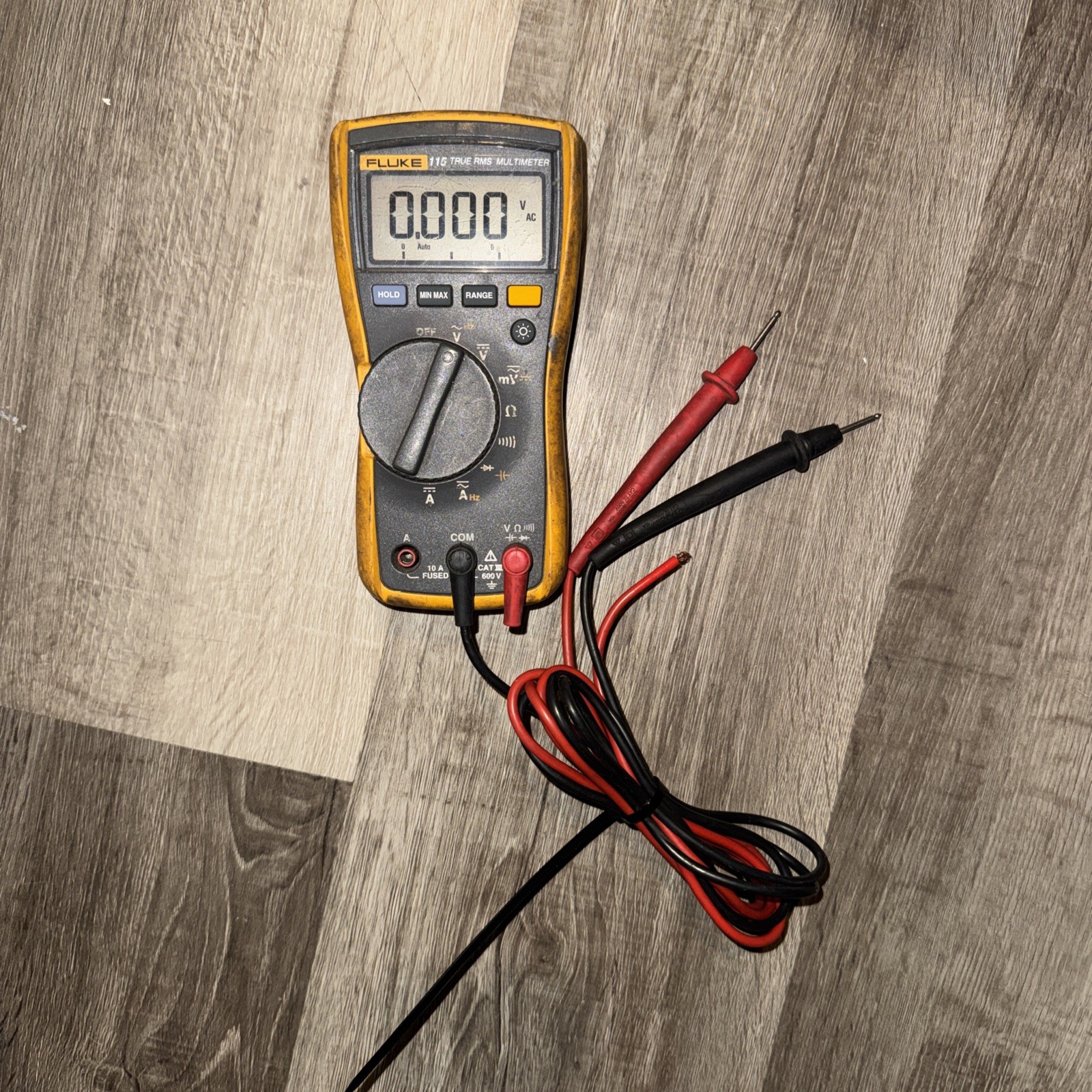 Fluke 115 True-RMS Digital Multimeter GREAT USED CONDITION